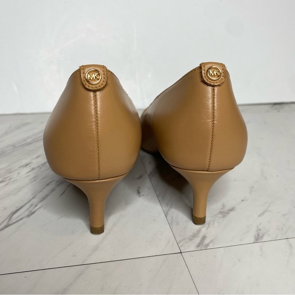 Michael Michael Kors Brown Leather Pointy Toe Pump 6 1/2 M - Picture 4 of 15